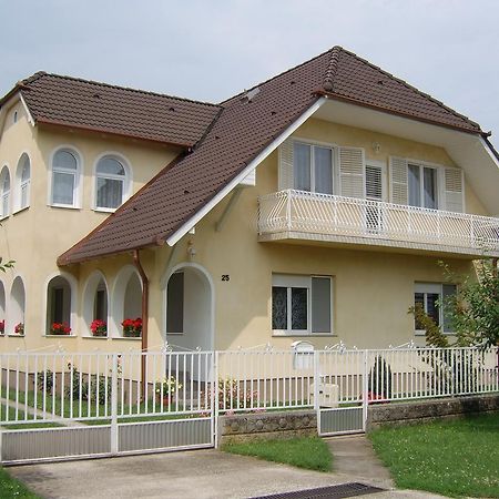 Susanne Apartman Balatonboglar Ruang foto